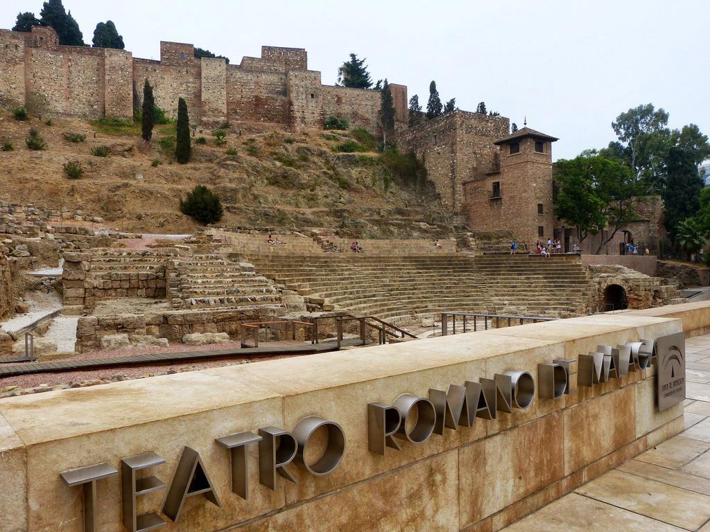 Апартаменти Teatro Cervantes Sigloxxi Малага Екстер'єр фото
